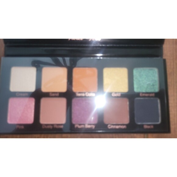 Eyeshadow Pallet Lot of 7 - New - Picture 2 of 16